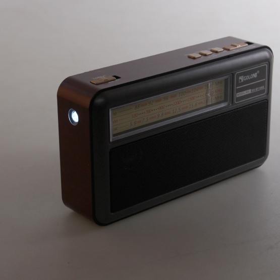 Prenosné 3-pásmové solárne rádio X-BASS sivé