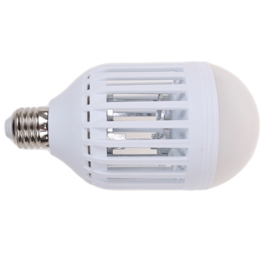 Elektrická žiarovka s lapačom hmyzu