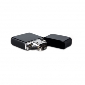 Benzínový zapaľovač čierny